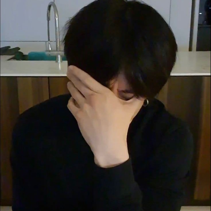yoongidontt's tweet photo. Me niego a pensar que Jungkook en menos de un mes cumplira 26 después de 3 siglos y 5 decadas teniendo 25 https://t.co/8zvCkwbzI4