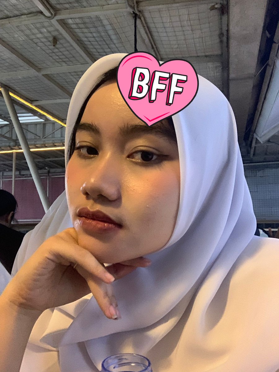 diveppie's tweet photo. SUMPAH YEEE LOREAL FOUNDATION TUH AHSHSSJSJSSJSHDGH 6 JAM MASIH SECAKEP INI MAKE UP AKU TANPA DITIMPA BEDAK LAGI😭😭😭😭

Yang kulitnya oily dan bingung cari foundie apa mending loreal aja udah👍🏻
https://t.co/8ZmPvRTTGg
#racuninmakeup https://t.co/nqYOUpMGX3