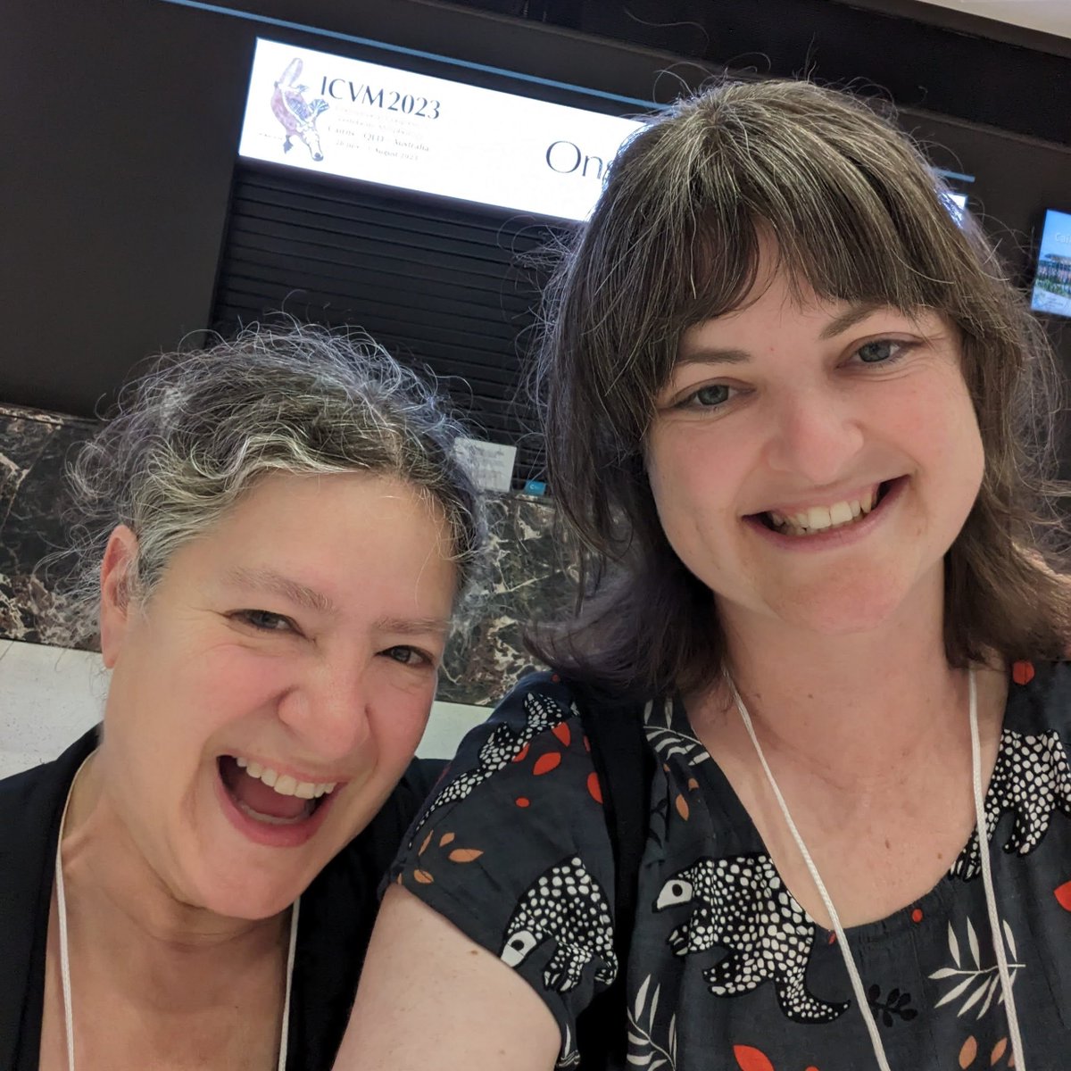Huge thanks to the #ICVM2023 organisers for a terrific week of inspiring science. 
I got to mingle with so many incredible scientists, but a personal highlight was meeting my comparative anatomy hero <a href="/JoyReidenberg/">Whale Scientist</a> 🐋🦘🦴🔪