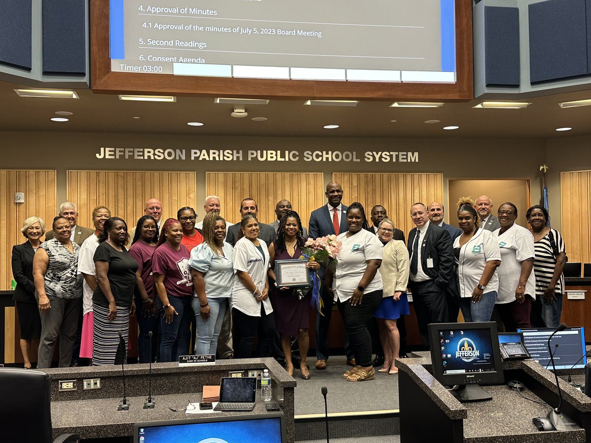 JasonJbeber's tweet photo. Congratulations Dr. Criddle, STATE ELEMENTARY PRINCIPAL OF THE YEAR @JPschools #THEAMAZINGNETWORK2 https://t.co/asEpBeiLbW