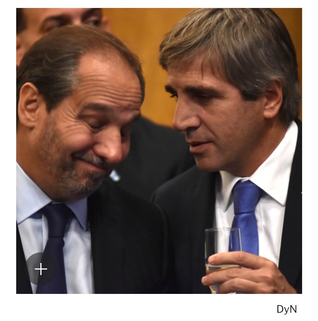 jotaalonso's tweet photo. Todas las ofertas electorales del Pro y la UCR proponen un esquema represivo con quita de derecho y más deuda externa. Se trata de una regresión a los años anteriores al pacto democrático de 1983 con un status quo semejante a la década infame. No es novedoso en nuestra historia. Ya pasó desde 1811.
Lo primero que se aseguró el imperio británico en Argentina fue la caída al minúsculo 15% de los derechos comerciales de Aduana. No tardaron ni un año en apoderarse del tráfico comercial por el Mar y los ríos. Así se apropiaron de la cultura artesanal indígena y los ponchos de lana hasta las bombachas de campo se fabricaban en Inglaterra y el imperio domininaba los fletes por el Atlántico y el Pacífico. Al comienzo fue el tasajo y después la carne de frigoríficos hacia fines del siglo.
Cuando se tomó el empréstito con Baring Brothers los negociadores criollos fueron parte del problema. Al igual que Dujovne y Caputo, el vínculo quedó en manos de John Parish Robertson y Félix Castro. La Argentina tomó un préstamo por 1.000.000 de libras y recibió solo 552.700. Raúl Scalabrini Ortiz sostuvo que en oro real llegaron solamente 20.678 libras. Norberto Galasso afirma en su libro que 120 mil libras de aquel primer empréstito con Inglaterra fue a parar a los bolsillos de los lobbistas criollos a favor de la Corona. 
En el préstamo de más de 100 mil millones de dólares con el FMI que tomó Macri sus asociados fugaron casi el préstamo inicial de 44.500 millones de dólares. Ninguno está preso. El 1 de diciembre de 1828, Lavalle comienza con el plan de matar a Dorrego. El general José de San Martín le escribió a O'Higgins y acusó directamente a "Rivadavia y sus satélites" por "los inmensos males que estos hombres han hecho, no a este país sino el resto de América por su infernal conducta". 
Cualquier parecido con la actualidad no es una casualidad. Macri, Dujovne, Caputo y Sturzenegger son idénticos a Robertson, Castro, García y Rivadavia. 
Cipayos de ayer y de hoy.