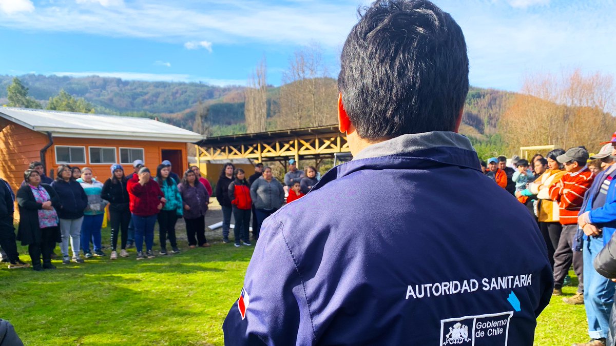 SeremiSalud_IX's tweet photo. 🔘Seremi Salud Andrés Cuyul constató daños en posta Aniñir tras ataque incendiario. Junto con @muni_traiguen y @Araucania_Norte abordamos seguridad de funcionarios de salud, además del pronto inicio de obras de nueva posta que asegure la atención de comunidades mapuche del sector https://t.co/OBvQeV91LO