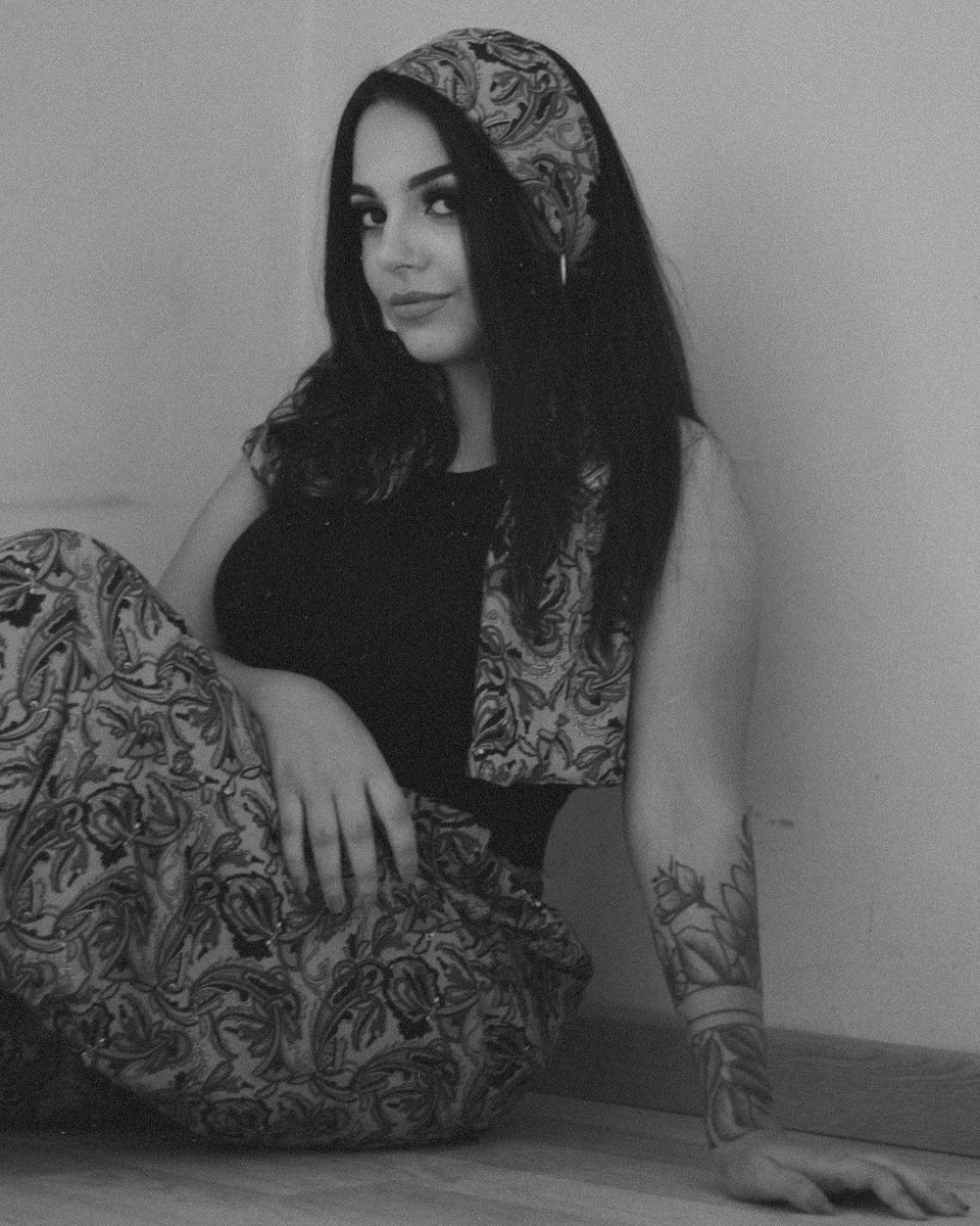 jodeali_queen's tweet photo. 🖤🤍 https://t.co/Ez0NxhldRq