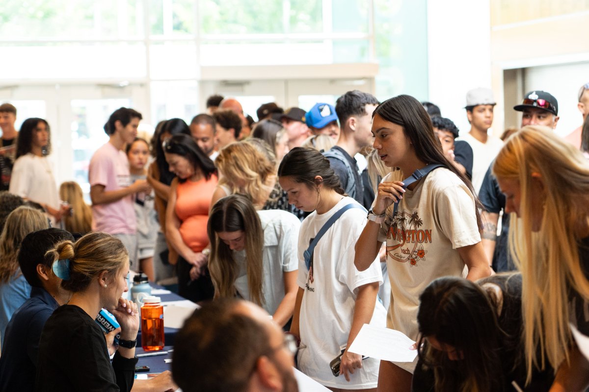 bushnelluniv's tweet photo. Fall athletes are here! We were ecstatic to welcome both new and returning Beacon athletes to campus today as they begin preparing for their upcoming fall seasons. 

We are incredibly excited to see the first games of the year! Sco’ Beacs! #BushnellBeacons #BushnellBound https://t.co/h5hX8gsxHt