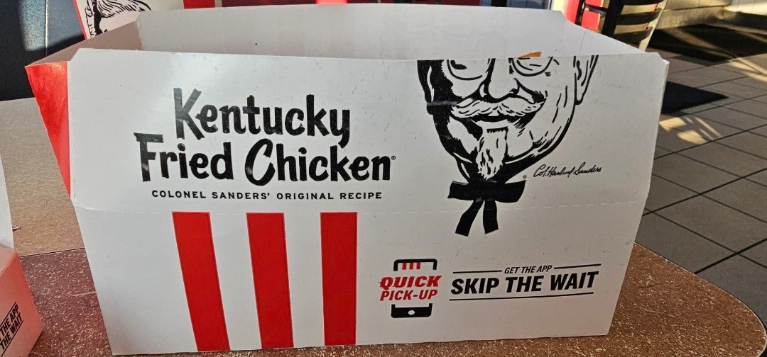 alcors11's tweet photo. #chicken #ColonelSanders #KFC @kfc (at @KFC in Ashburn, GA) https://t.co/X99ywt1TNa https://t.co/DNFS0UQSEr