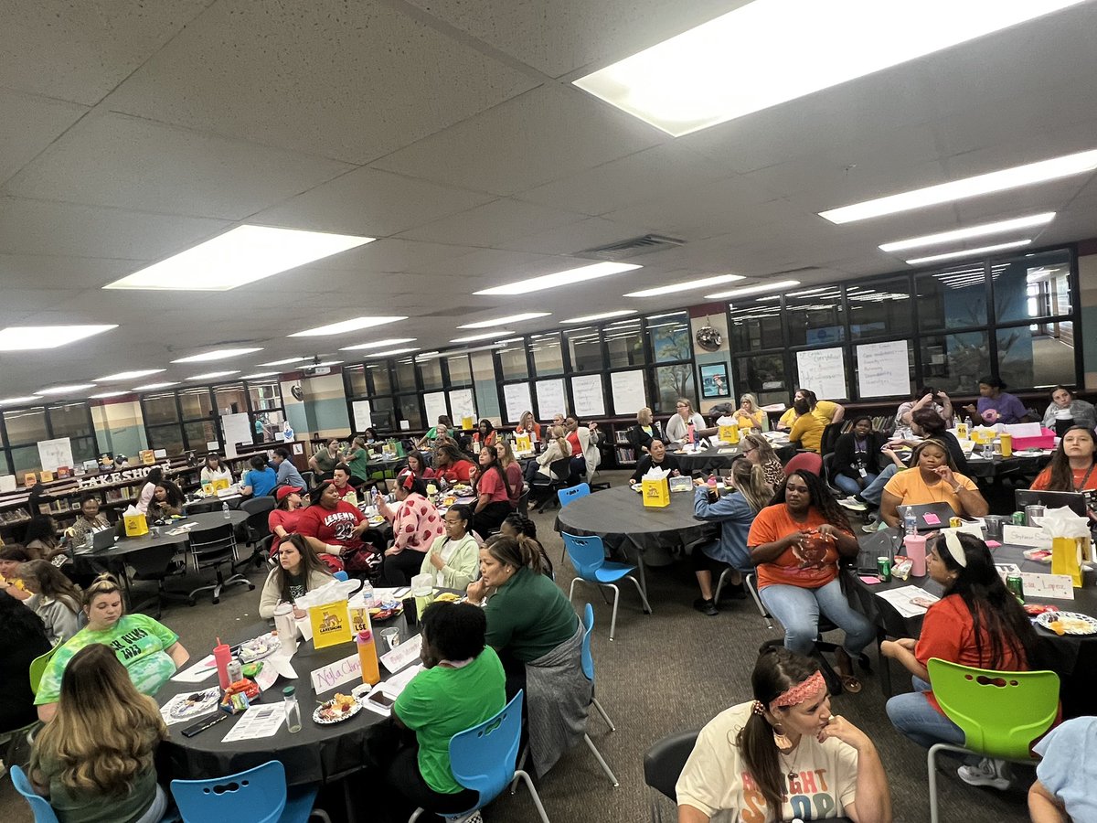 MrsBurke_LSE's tweet photo. @HumbleISD_LSE we had a Color Party today because #WeAreVibrant &amp; as a team we built a snack buffet for the whole campus to help get ready for our Leopards on these long days! @HumbleISD #TeamWorkMakesTheDreamWork @PrincipalBenton @Christy_Erb @StephanieRDavi1 @AlisonPier99145 https://t.co/I6CswCSCJ9