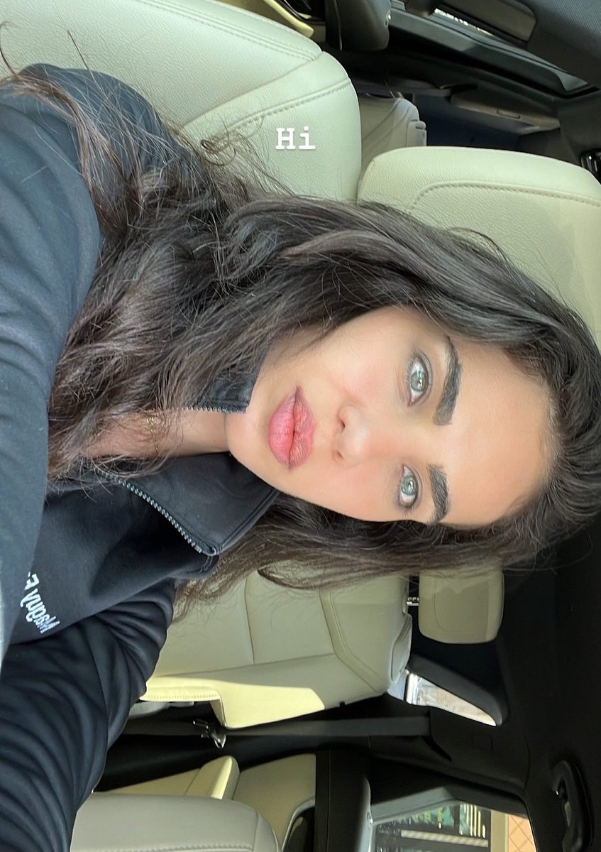 maguy_farhat's tweet photo. A #MidweekSelfie 👀 https://t.co/2xI5YmVTHi