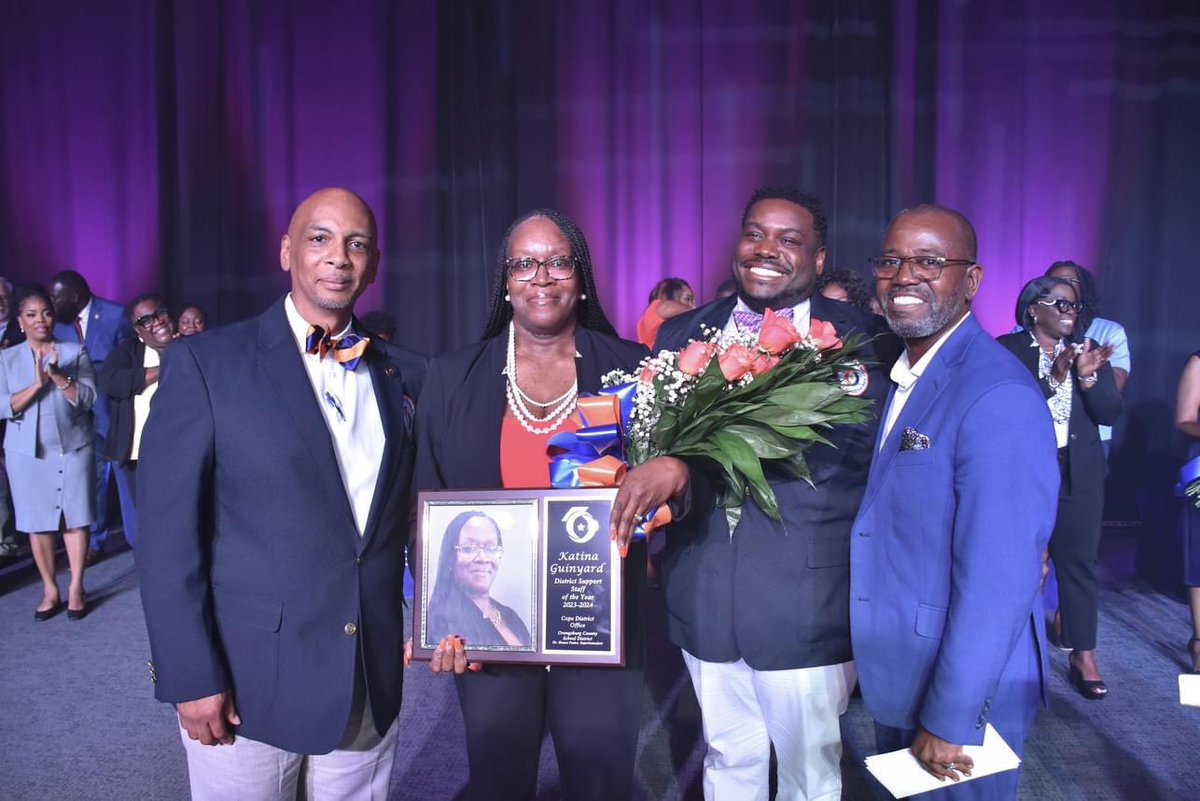 Exciting news! Congrats to our 2023-2024 Teacher of the Year, Audrey Irick, and Support Staff of the Year, Katina Guinyard. You rock!🏆🎉🍎 #OCSDExcellence
#WeAreOne