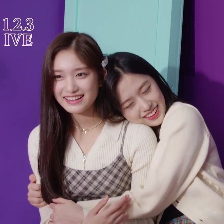 yus4jin's tweet photo. a thread of leeseo being the comfort and the baby of ive; https://t.co/6yN0btrV8u