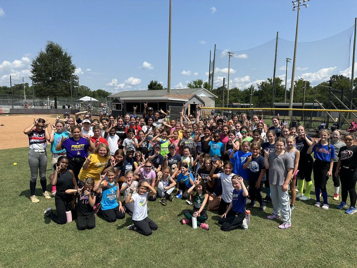 I had a lot of fun helping these girls out today at HRHS softball camp!@larousa6 <a href="/HRBullsSoftball/">HRHSVarsitySoftball</a>