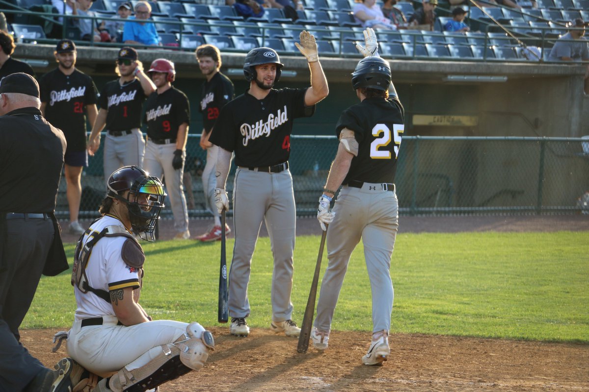 The bats stay 🔥🔥

SS Sean McGee (<a href="/HPUBaseball/">High Point Baseball</a>) hits a solo home run in to extend the lead for the <a href="/PittsfieldSuns/">Pittsfield Suns</a> in the third inning 
☀️: 2 
🐝: 0  

#FuturesLeague