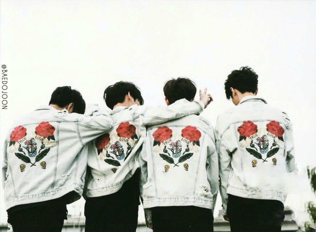 WITH_THEROSE's tweet photo. 더로즈 6주년 축하해🌹
변함없이 오랫동안 음악해줘
사랑해 고마워🖤 https://t.co/k2xBOtOKG7