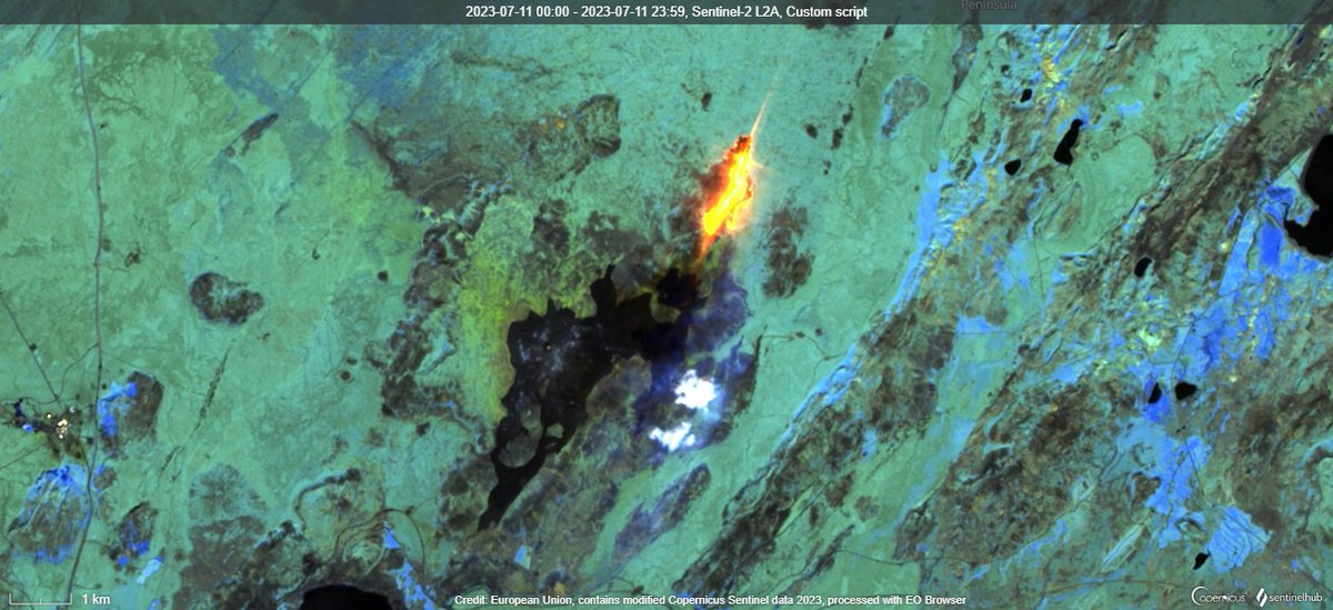 Litli-Hrútur 🌋🇮🇸 Sentinel-2 SWIR image from 2-Aug-23 (Left). Compared with eruption on 11-Jul-23 (Right). New lava covers about 3.5 km^2, Width of full frame about 20 km. (Data <a href="/sentinel_hub/">Sentinel Hub</a>, <a href="/CopernicusEU/">Copernicus EU</a>, <a href="/ESA_EO/">ESA Earth Observation</a>)