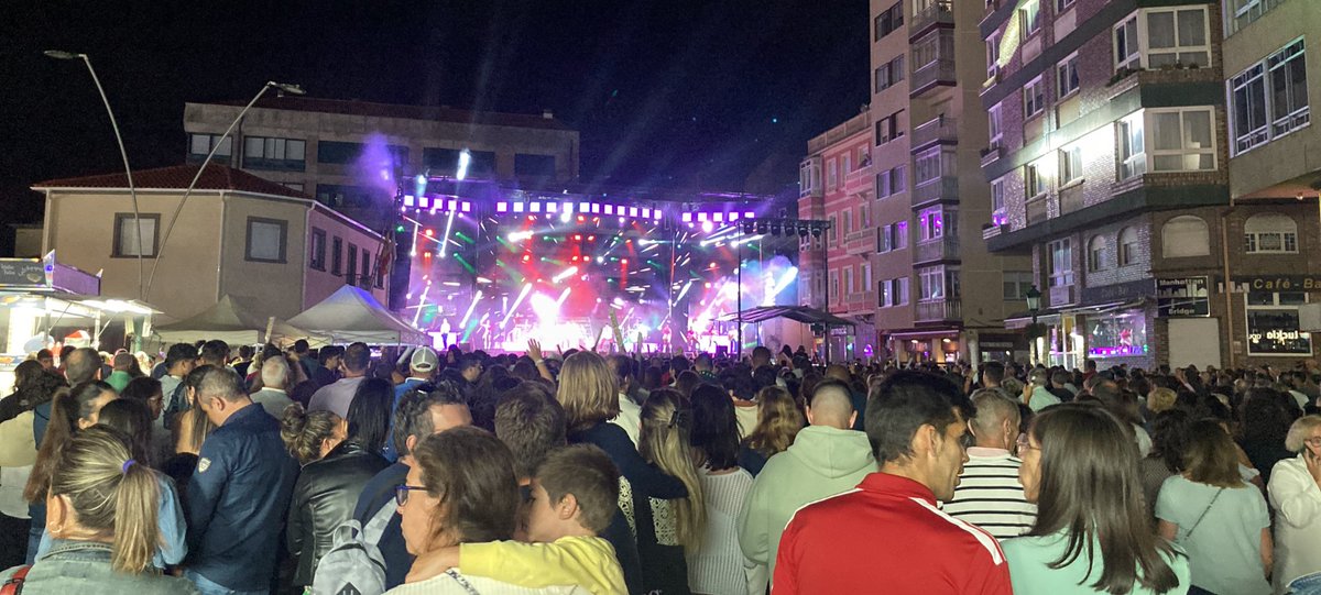 Hoxe comezamos as as Festas do Verán 🎉 Este ano quixemos contar co talento de #Ribeira, por iso o pregoeiro para abrir estes festexos foi o balarín @FranSieiraDanza. Unha persoa comprometida e con querenza polo baile tradicional, pola cultura, a lingua e polas nosas raíces.