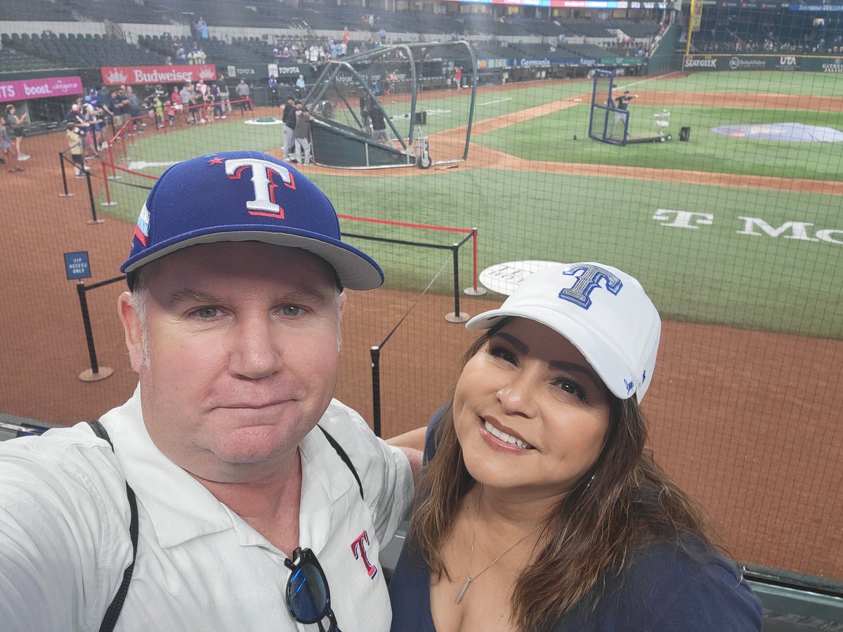 sqrl2826us's tweet photo. Celebrating another trip around the sun. Go Rangers! #GlobeLifeFaces https://t.co/pJcl5R7vmz