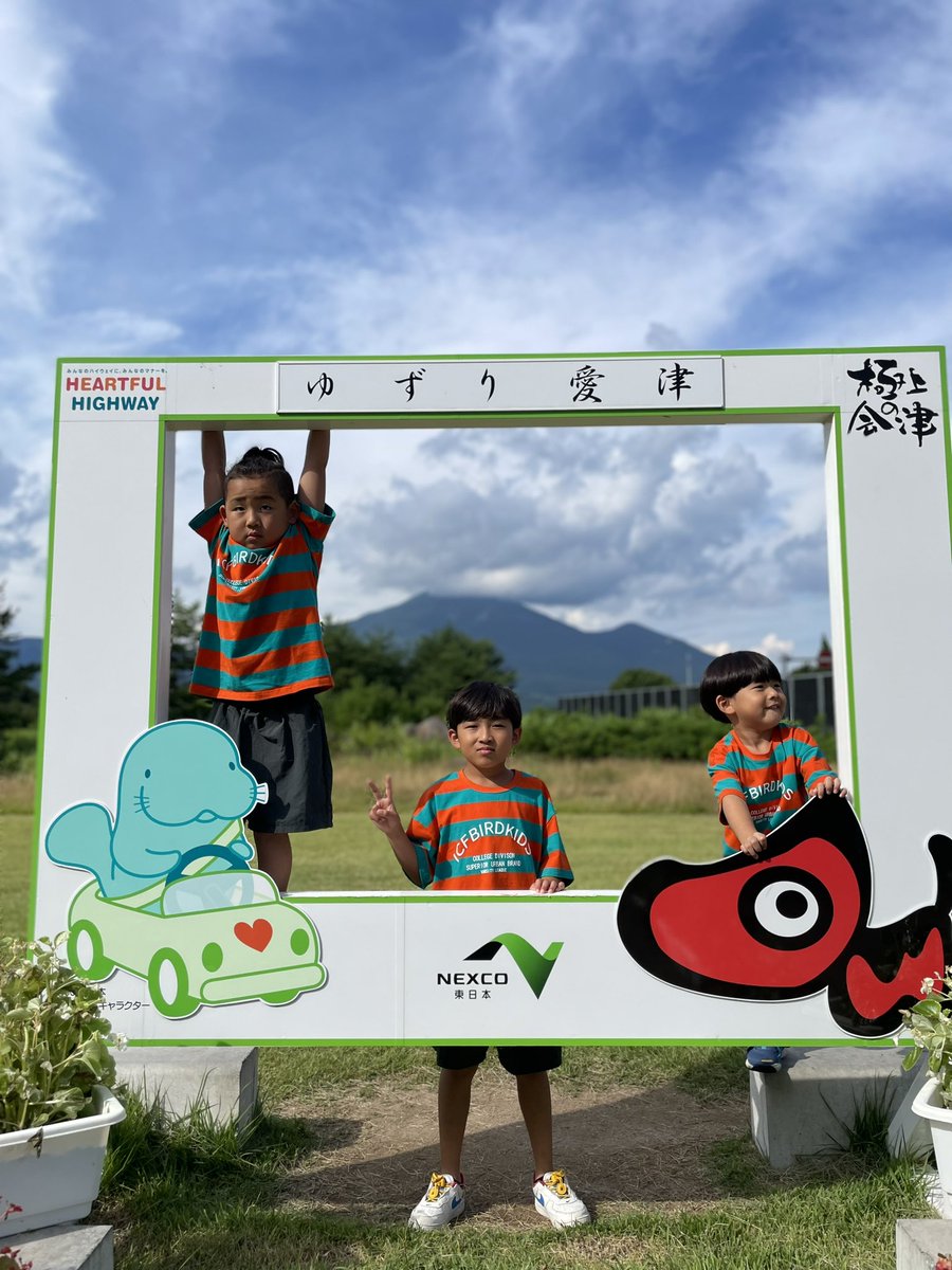 shoyan888's tweet photo. ちゃんと集合写真撮ろ…
まとまりがない3人 https://t.co/k1L9aZKZBD