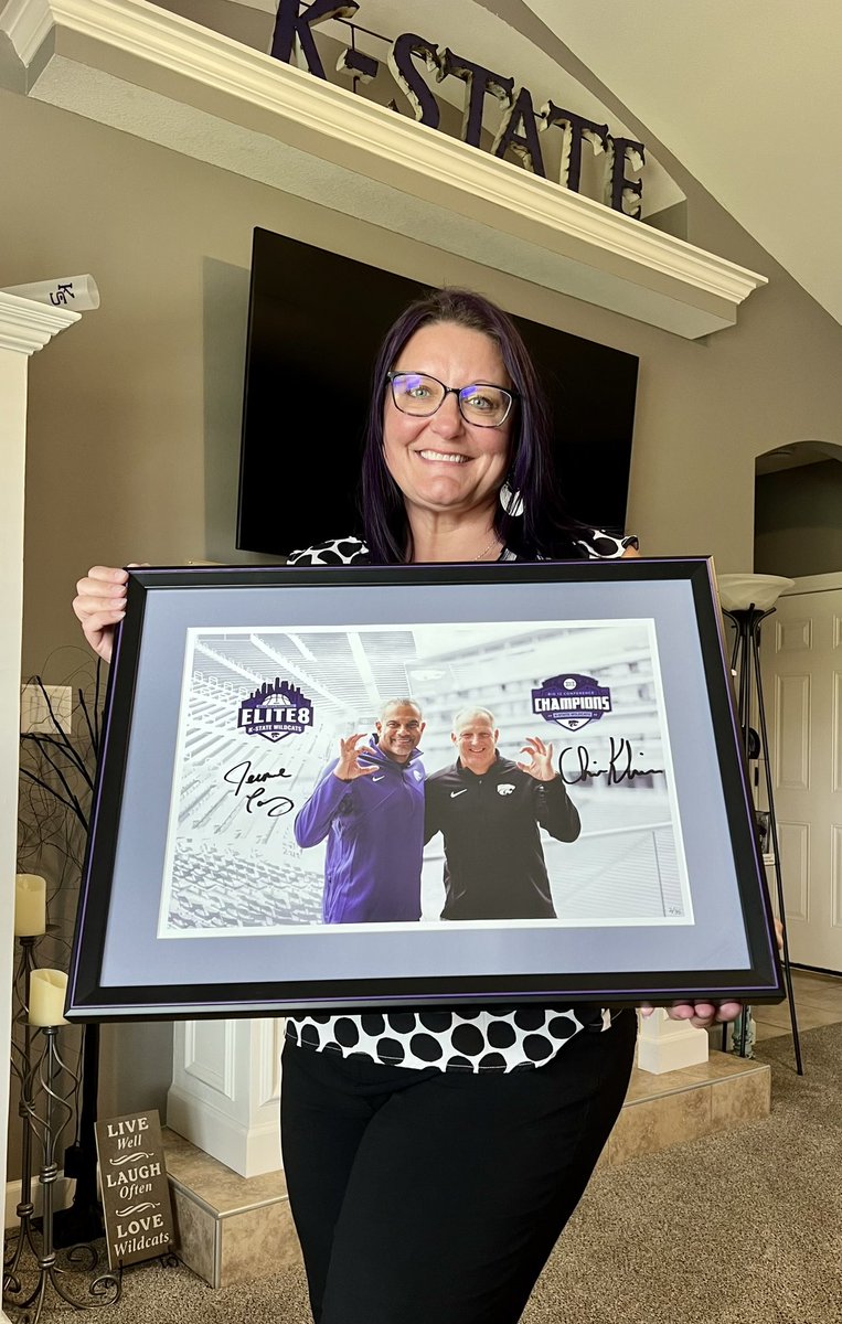kstatevangirl's tweet photo. Beyond giddy about my newest addition to the collection!! #Alwaysadding @CoachKli @CoachJTang #EMAW #Dudes #Thebestleaders https://t.co/mDi0i5aVCH