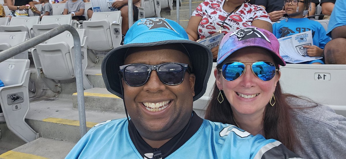 DonCornelius70's tweet photo. Hmmmmmm I think we've met before at another event in town . .  I wish I could remember her name 😁😁😁😁😁😁 !!!!! #panthersfanfest #KeepPounding @BofAstadium https://t.co/jwvPgp2rI4