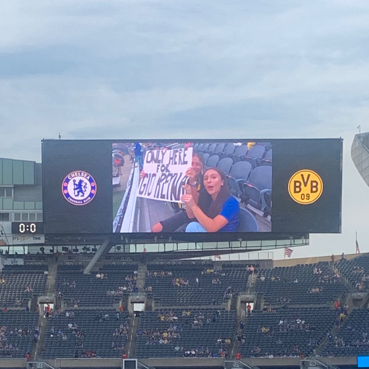 chaeeshires tweet media