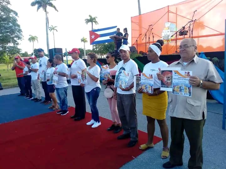 Un abrazo al pueblo de la Isla de la Juventud en el aniversario 45 de ser proclamada con este nombre. Manos jóvenes cumplieron con la convocatoria de #FidelPorSiempre de revolucionar no solo la naturaleza, sino también las mentes. #Cuba