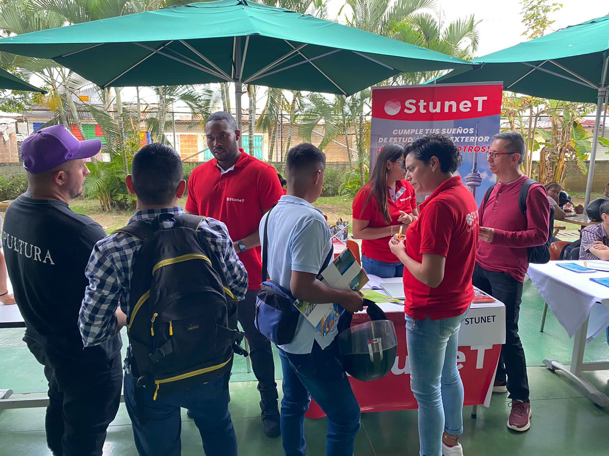 SENA_RValle's tweet photo. #AEstaHora en el #CDTI del #SENAValle en Cali, participan cerca de 70 personas en la Feria de Servicios para #EgresadoSENA que busca dar a conocer los diferentes beneficios y oportunidades laborales y de estudio, que les permita seguir creciendo en el campo profesional #SomosSENA https://t.co/G9iYgFezFF
