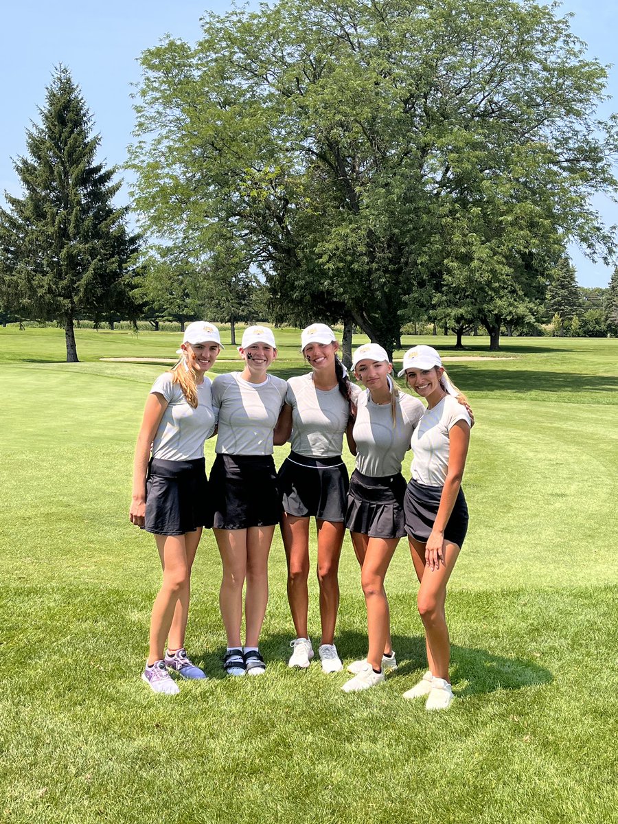 Another great tournament for the Lady Tigers Varsity at Battle Ground on Tuesday! The team finished with a score of 376.
