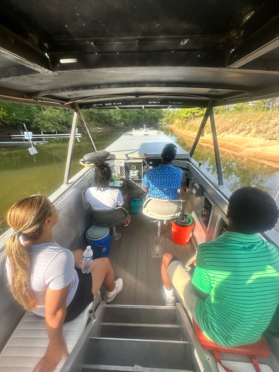 OpenWatersLA's tweet photo. Yesterday, the NOBRA interns were able to hone their skills and master essential docking commands. Next up, the incredible MPI – the ultimate riverboat simulator, learning to virtually navigate open waters. With VR headsets, the interns virtually navigated the Mississippi River. https://t.co/kQNMpzIahH