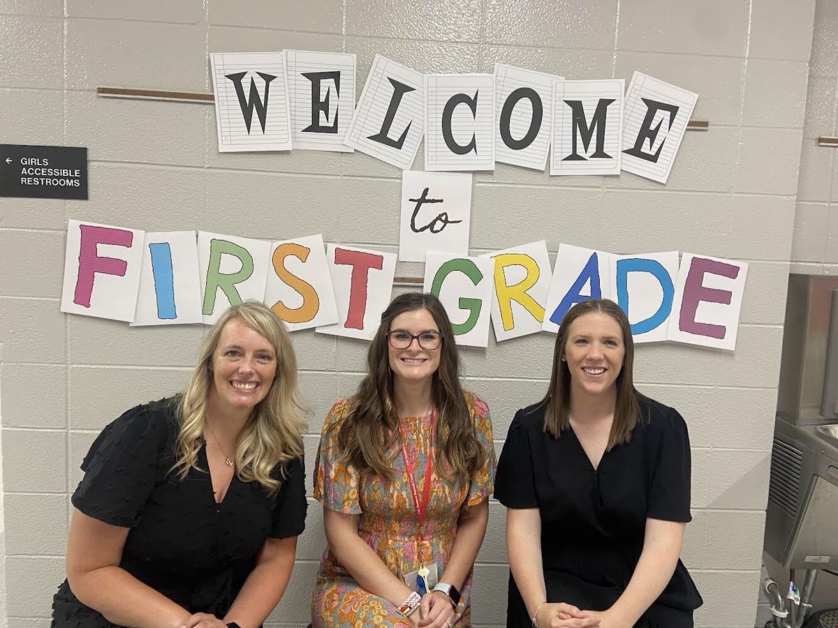 This school year is off to a great start! Thankful to be working alongside these two amazing educators 🩵 #firstgrade #newpalproud #year7