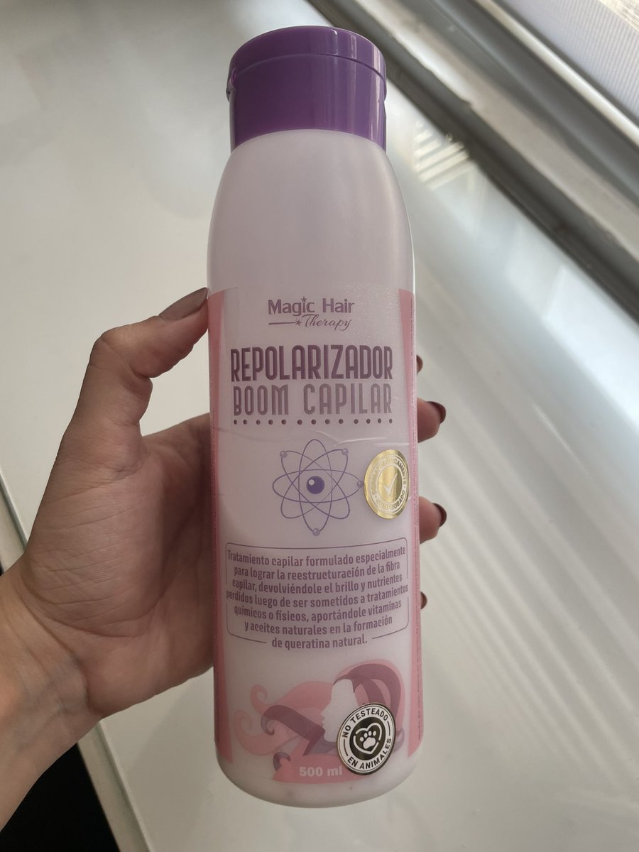 mariaaolivero's tweet photo. Es este bebe que uso como pre poo y dice que debes dejártelo como 40 min pero no tengo tanta paciencia y solo lo dejo 10 minutos, no se si tiene keratina pero se los juro que te lo deja demasiado liso e hidratado🫶🏻 https://t.co/AbRH4GmJNr
