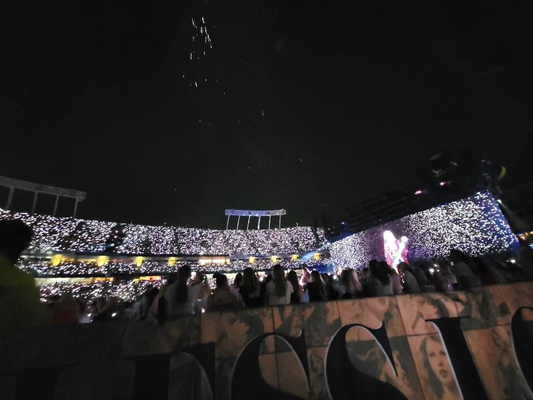 AshleyHLovesTay's tweet photo. "In this moment now capture it, remember it." Love you so much @taylorswift13 !! 🫶✨️💖
@taylornation13 #KCTSTheErasTour #TSTheErasTour #TaylorSwift #KCNight2 #ErasTour #VIPtent #MamaSwift #PosturalOrthostaticTachycardiaSyndrome #POTS https://t.co/w36pvWfZIH