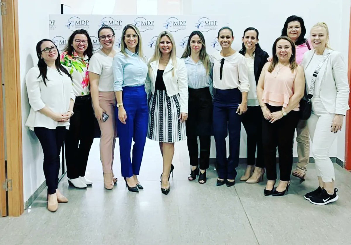 DVArguelloC's tweet photo. Taller con Defensorías de Niñez y Adolescencia y equipos técnicos (Psicología y Trabajo Social) y CODENIs de Asunción, Central y Villa Hayes. Muy enriquecedora la experiencia que nos ayuda a empatizar para construir 🙌🏻✨ #MásProtección #NNAFelices https://t.co/CxxjtqXc42