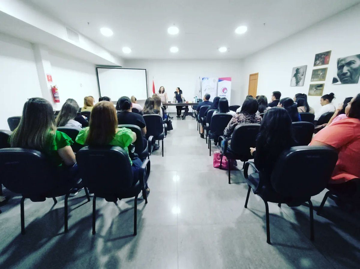 DVArguelloC's tweet photo. Taller con Defensorías de Niñez y Adolescencia y equipos técnicos (Psicología y Trabajo Social) y CODENIs de Asunción, Central y Villa Hayes. Muy enriquecedora la experiencia que nos ayuda a empatizar para construir 🙌🏻✨ #MásProtección #NNAFelices https://t.co/CxxjtqXc42