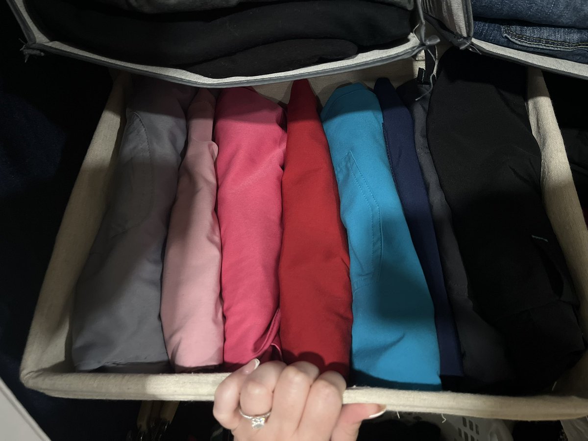 Meeleessa23's tweet image. I need more colors 😭 #scrubs #echotech