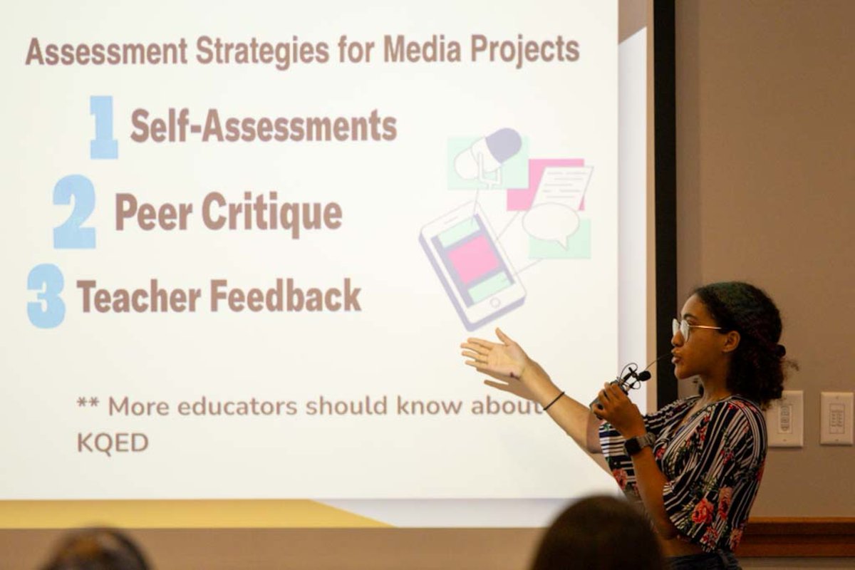 KnoxCollege1837's tweet image. 6-weeks, 4 projects, and a lot of hard work! These students had a successful summer participating in collaborative summer research projects and presenting their work at the end of July. Read about the projects here: knox.edu/offices/resear… #collegeresearch #researchprogram