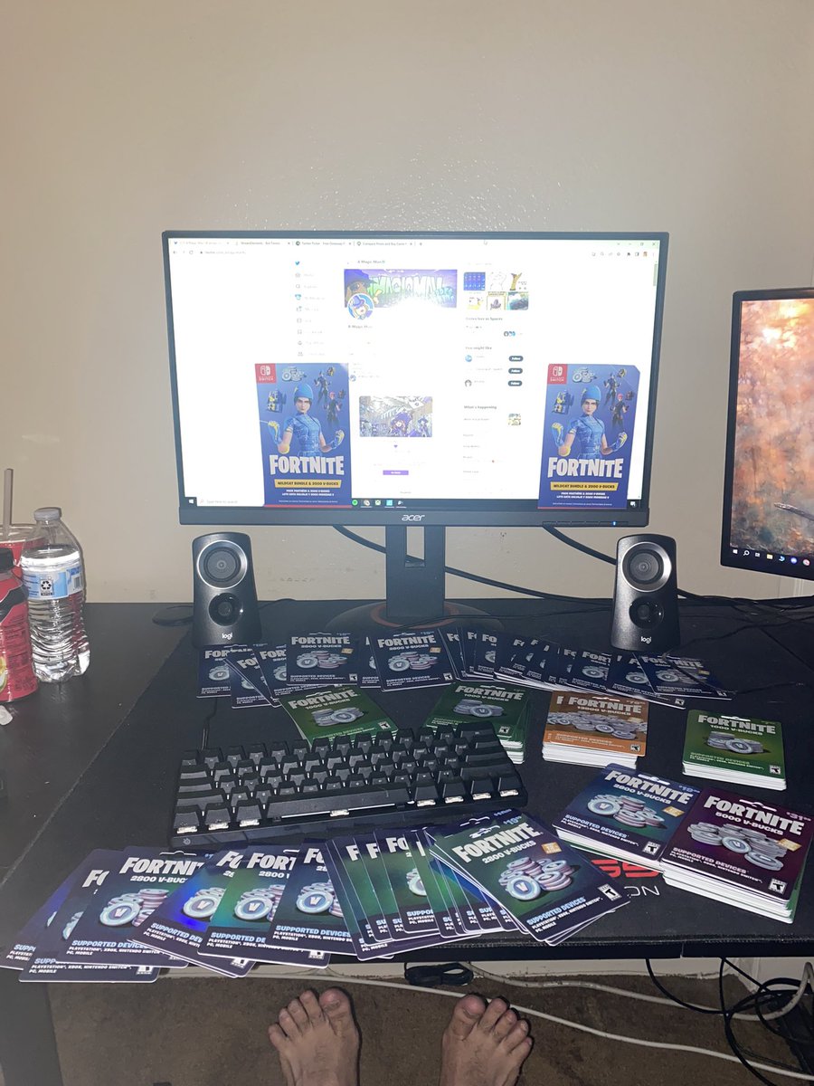 amagicmantv's tweet photo. @FortniteGame @MrSavage Giving some Vbucks to some people who like &amp; follow me so I can message you 👇🏼❤️ https://t.co/dGQBrEKR7T