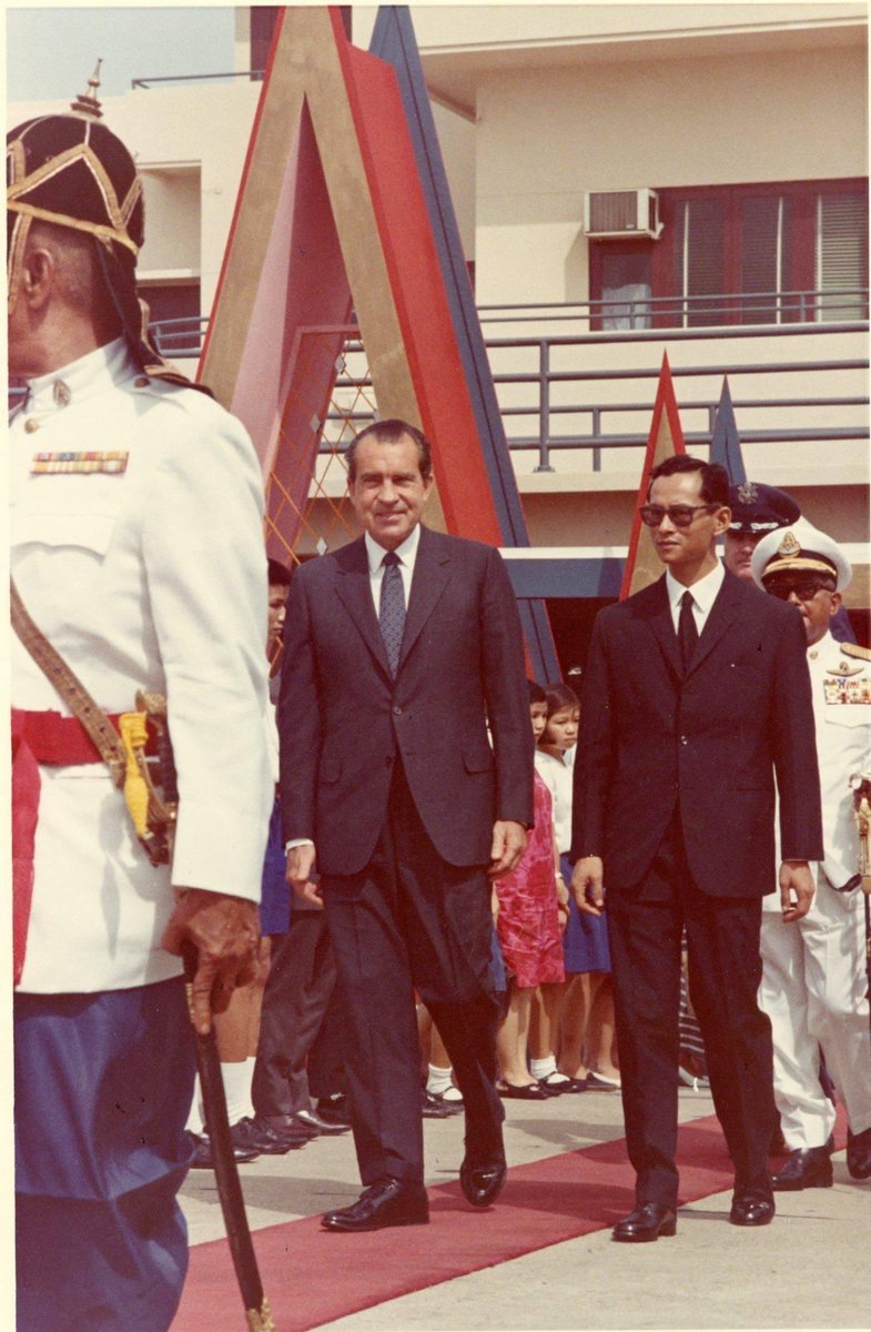 uniam_t's tweet photo. #KingBhumibol https://t.co/Dgdougqonm