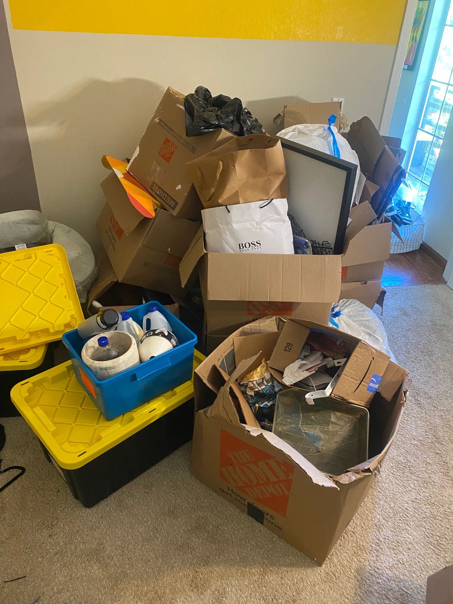 jyrjunkremoval's tweet image. 📦 Out with the old, in with the organized! 🌟 JYR Junk Removal clears away cardboard boxes, creating clutter-free spaces. Contact us for efficient and reliable removal! 🚛✨ #CardboardBoxes #Decluttering #JYRJunkRemoval