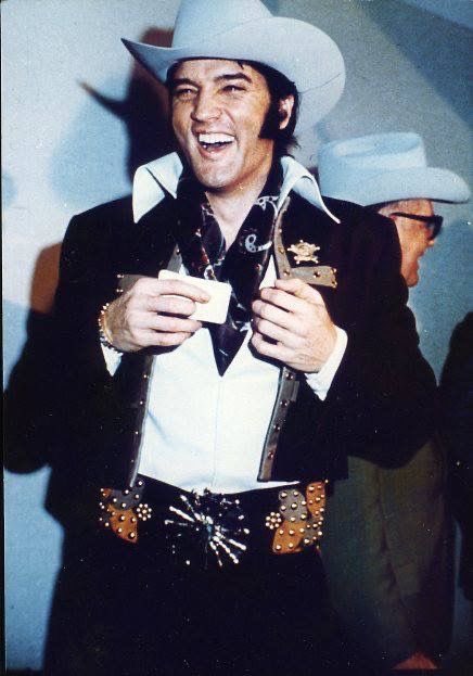 PROJECT_TUPELO's tweet photo. save a horse ride a cowboy and all that junk idk https://t.co/hfURcg2xVn