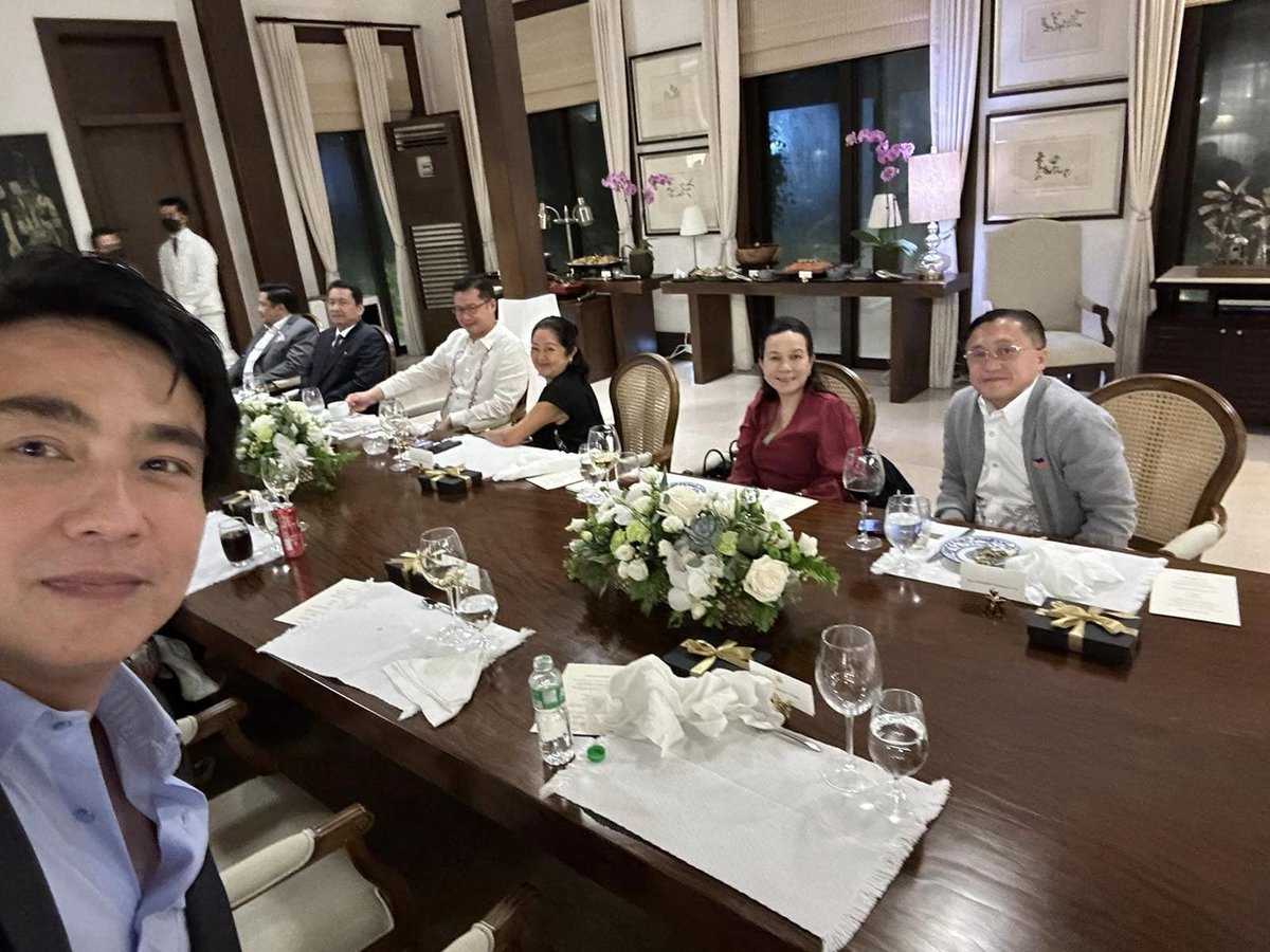 inquirerdotnet's tweet photo. LOOK: Senators get together with President Ferdinand Marcos Jr. and First Lady Liza Marcos in Malacañang Palace on Wednesday, Aug. 2. | 📷: Go/Facebook https://t.co/vMk7iU6TrT