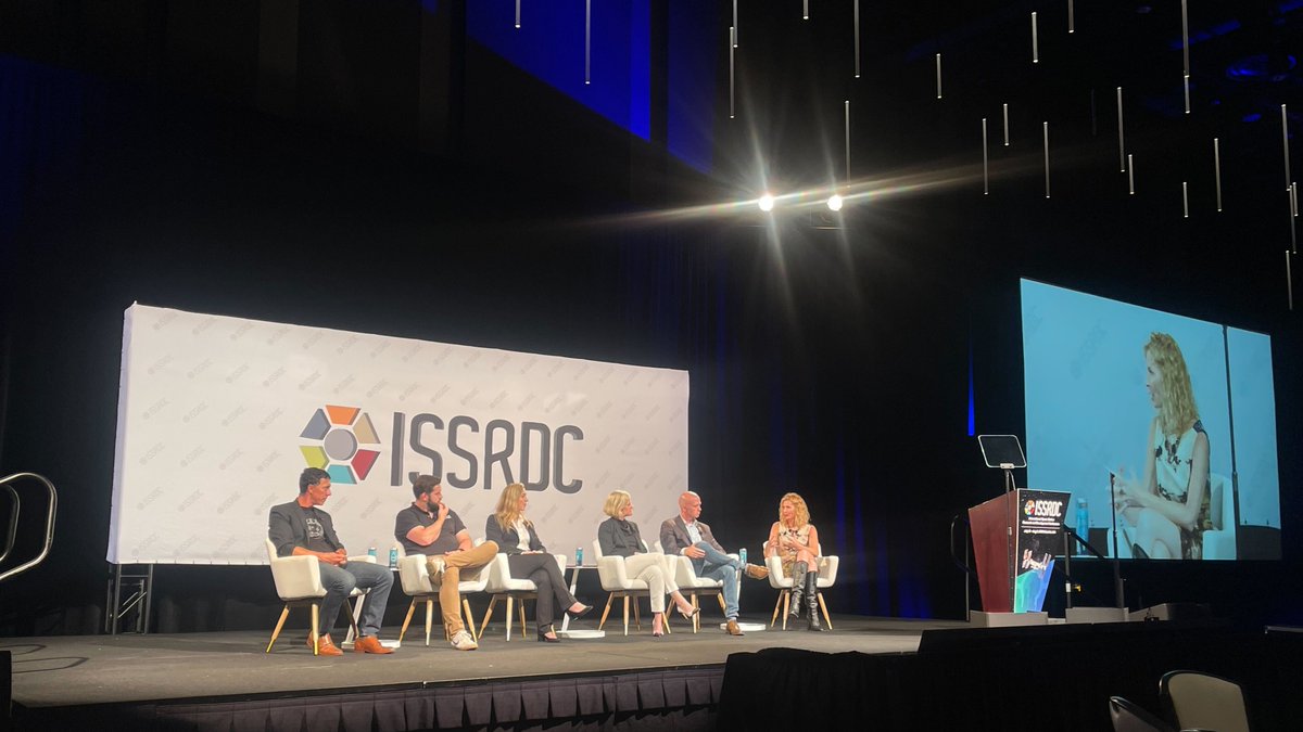 🚀What are the challenges and opportunities that lie ahead for the space industry?   

US Managing Director, Elizabeth Reynolds moderating the 'Innovating in the Space Landscape' panel discussion at International Space Station Research and Development Conference.

#ISSRDC
