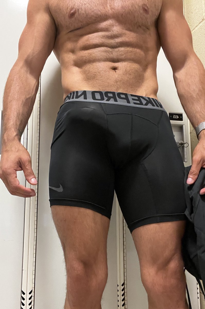 I suddenly like sports wear 😈