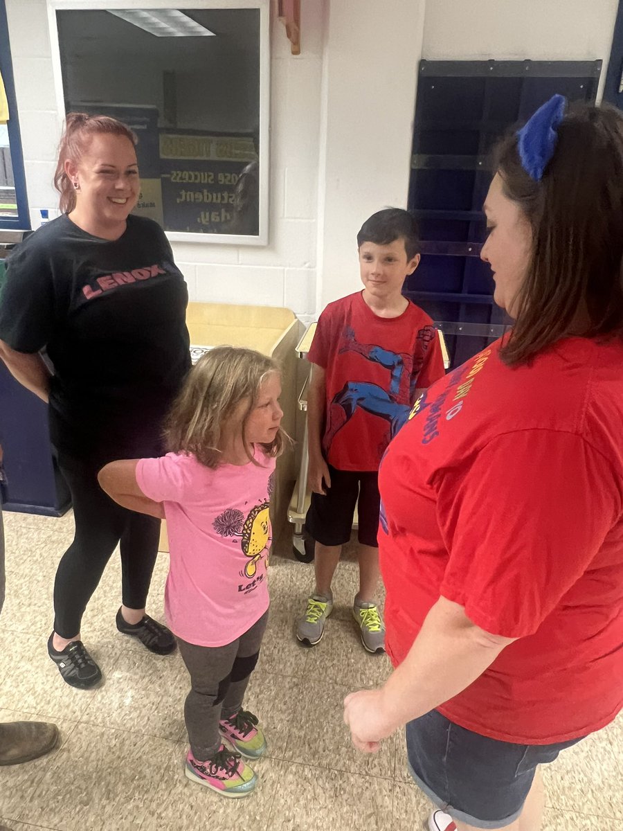 Sanders Elementary tweet media