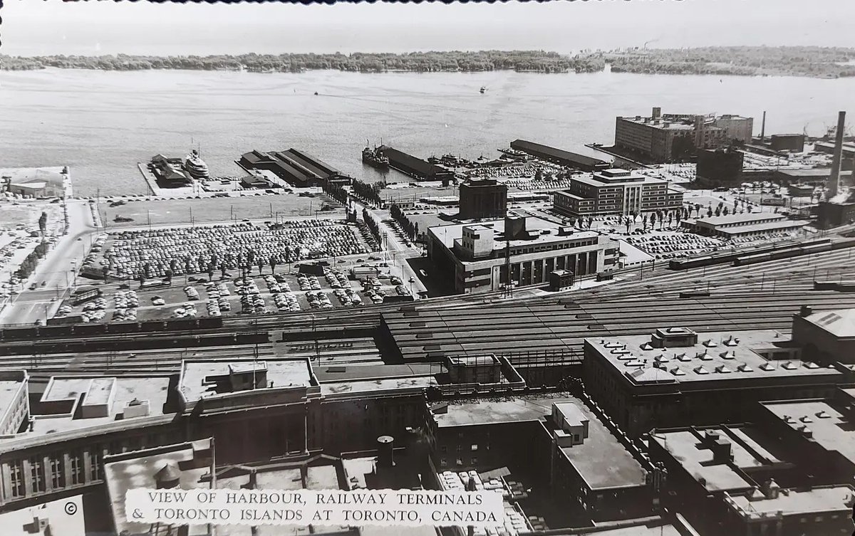 TorontoPast's tweet photo. Toronto late 1950's waterfront. Do you live in the area ? Can you spot the parking lot or building that used to be where your condo stands today? (Toronto Past Archive)
Let me know in the comments!
#torontopast #torontohistory #torontopostcard #toronto https://t.co/fMOuGteq08