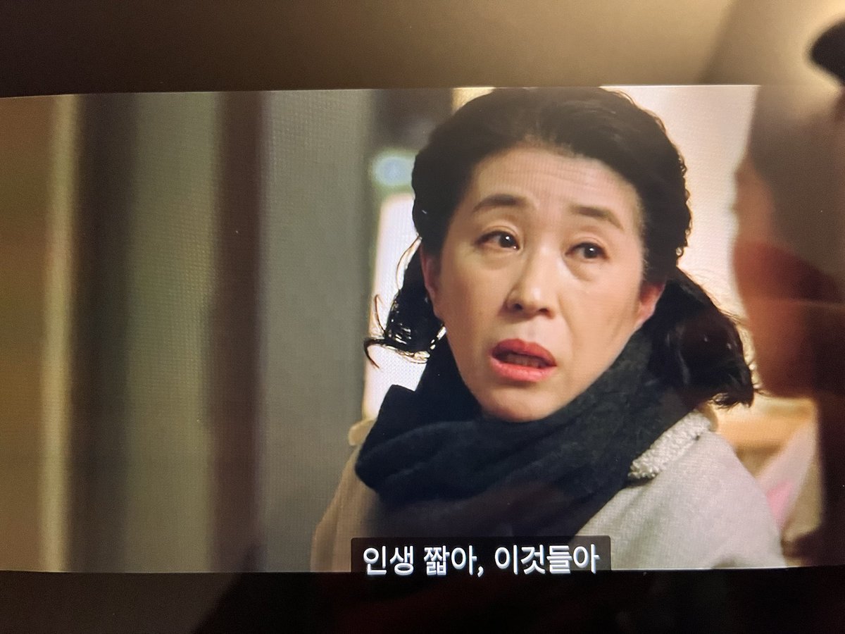 jujubetea's tweet image. 사랑하면, 사랑한다고 말하고. 
좋으면, 좋다고 말해주고. 
보고프면 한번 더 바라보고. 
안고프면 안아주고.

인생, 순간이야.
끌리는대로 눈치보지 말고,
자기 스타일을 지키면서.