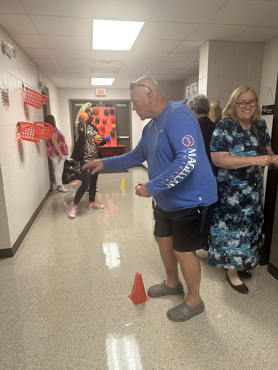 MrsStilianouCVA's tweet photo. A great day full of learning, best practices, food, and a little fun! Loved hosting a Carnival of Learning today for my amazing staff! #cvasoars https://t.co/cChyygATQX