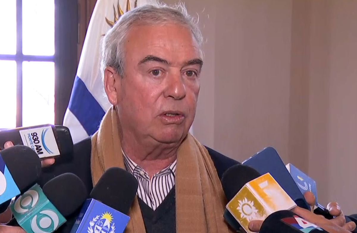 AmableDonante's tweet photo. “Hubo una confusión y usamos el operativo contra Marset en el partido Nacional Boca y el operativo de Nacional Boca en Marset (le indocamos el camino por donde ir en orden y sin peligro)” https://t.co/0hJZbet3lh