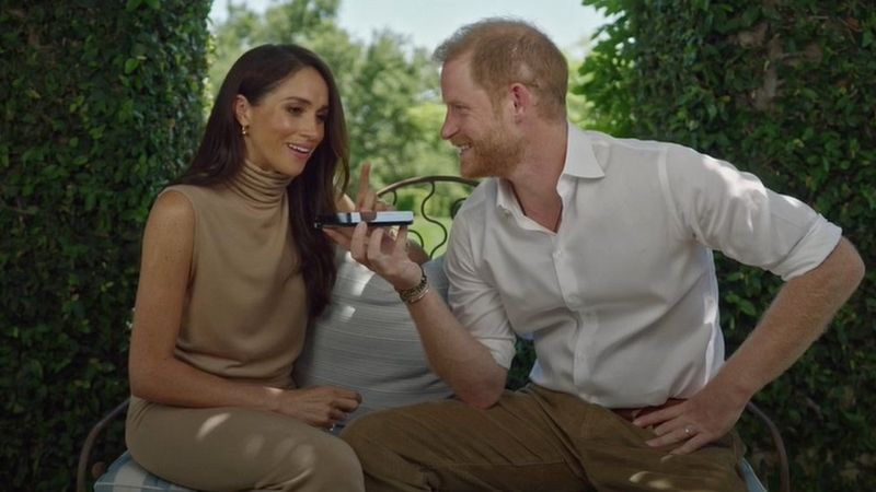 AgathedeLili's tweet photo. When H+M stepped back from senior royals, I never thought they'll become big party goers  in Hollywood. I always thought they'd do a lot of bts work, earn a lot of money &amp; show up when necessary.
I think they're doing very well in spite of the noise pollution from British media. https://t.co/rc3AWEYYW1