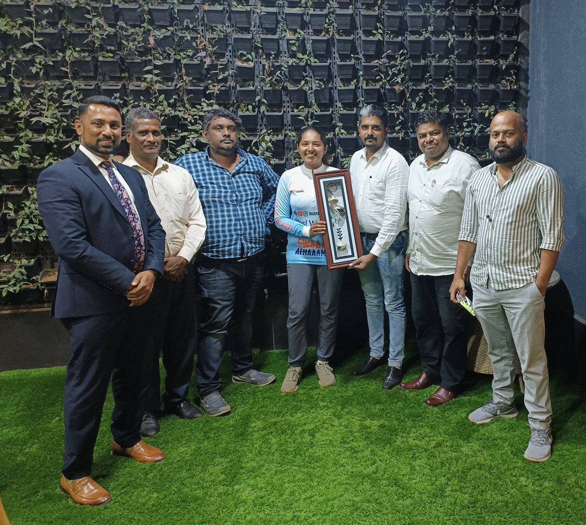 tamilsangamUG's tweet photo. Tamil Sangam Uganda felicitated the cyclist &amp; backpacker Arunima from India, who is visiting Uganda!  🇮🇳🇺🇬 #BraveJourney @IndiainUganda @iauganda @backpackerarunima @tamilsangamUG https://t.co/78Fm32TNSW
