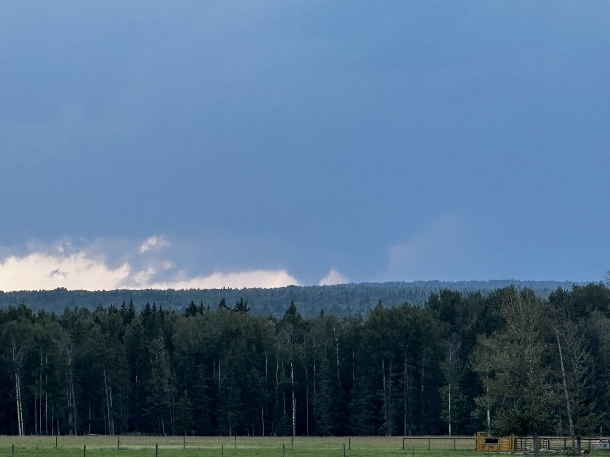 BraydonMoreSo's tweet photo. Possible tornado ongoing northwest of Sunchild, Alberta #abstorm https://t.co/VPB7AAGWzZ