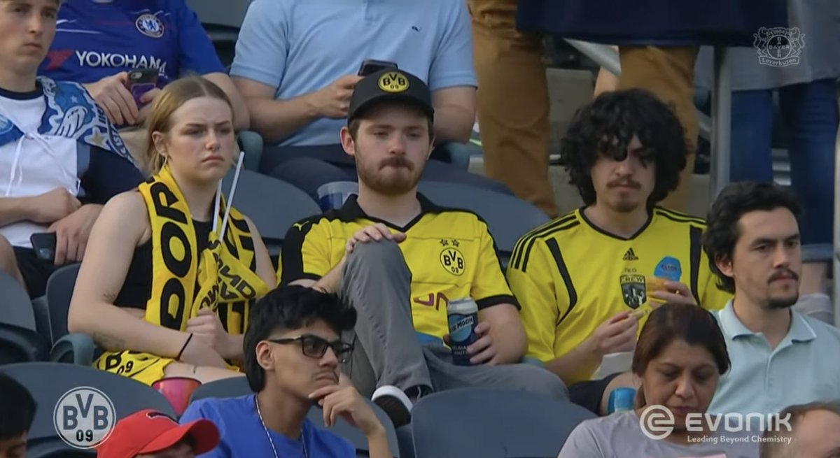 AIiBVB's tweet image. Hey @BVB, könnt ihr uns mal das Logo von Leverkusen im Livestream von unserem Testspiel erklären? 😂 #CHEBVB